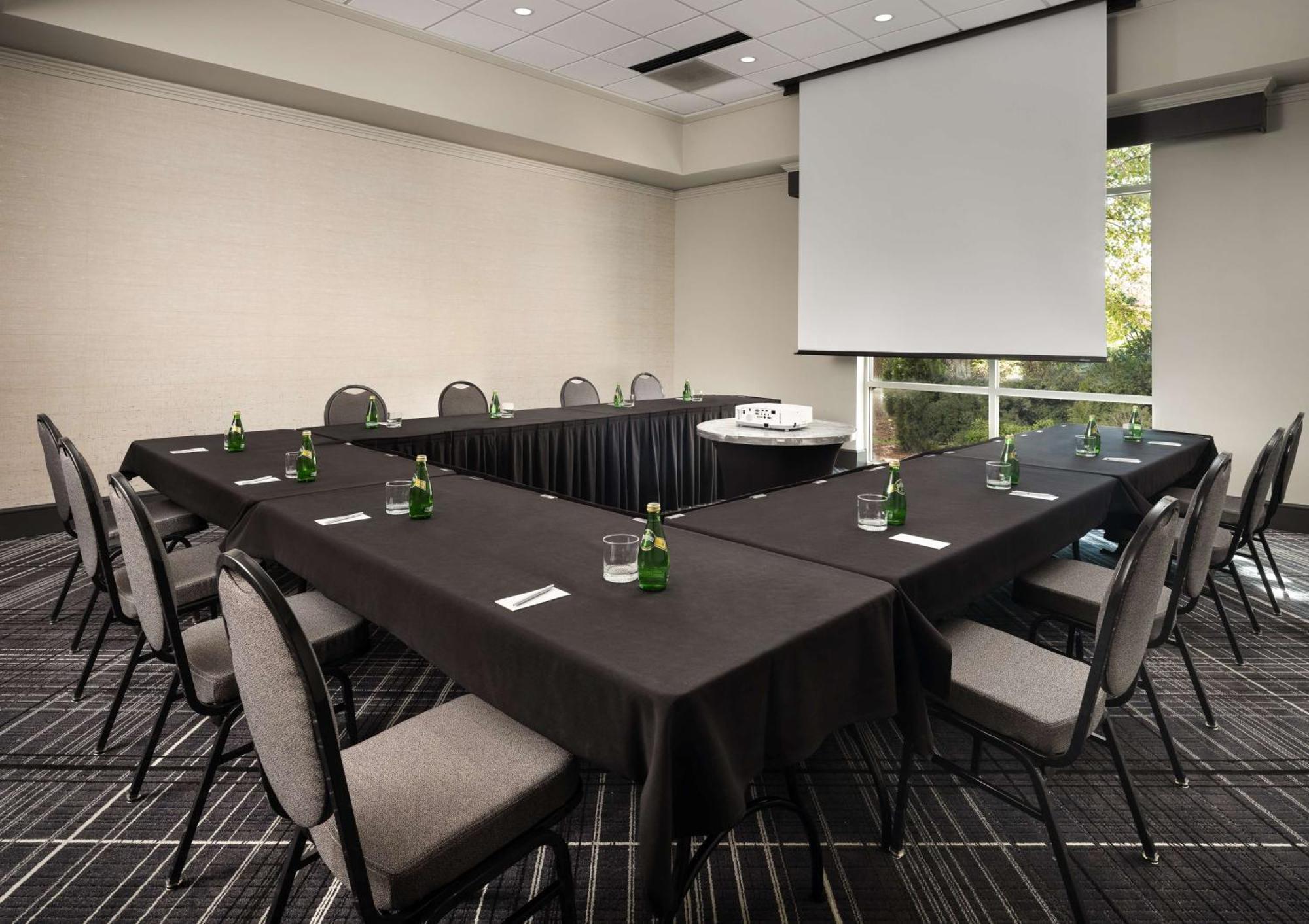 Hilton Charlotte Airport Hotel Esterno foto