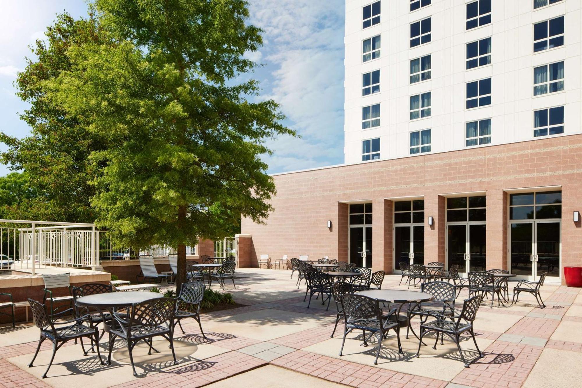 Hilton Charlotte Airport Hotel Esterno foto